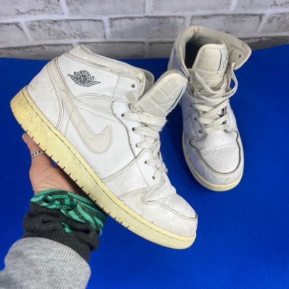 |•NIKE•| Pre-loved White High Tops Size 7Y - Picture 1 of 9